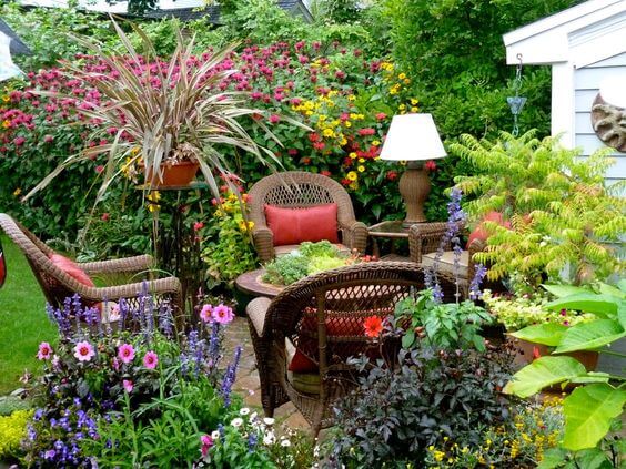 30 Great Inspirations Using Flowers To Spice Up Your Landscaping - 193