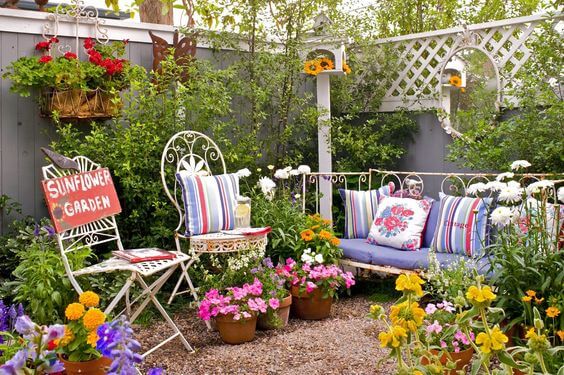 30 Great Inspirations Using Flowers To Spice Up Your Landscaping - 201